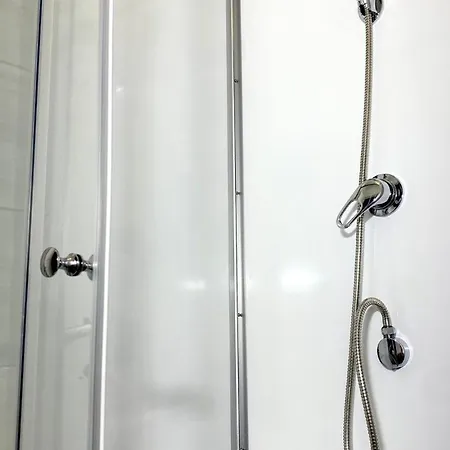 Hostel Lighthouse & *