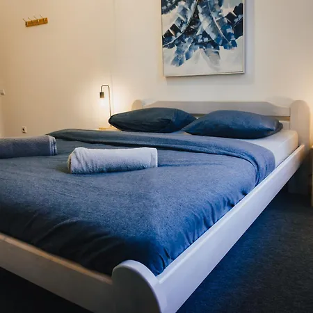 ホステル Lighthouse & *