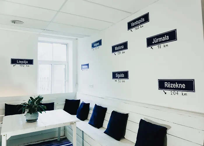 Hostal Lighthouse & *